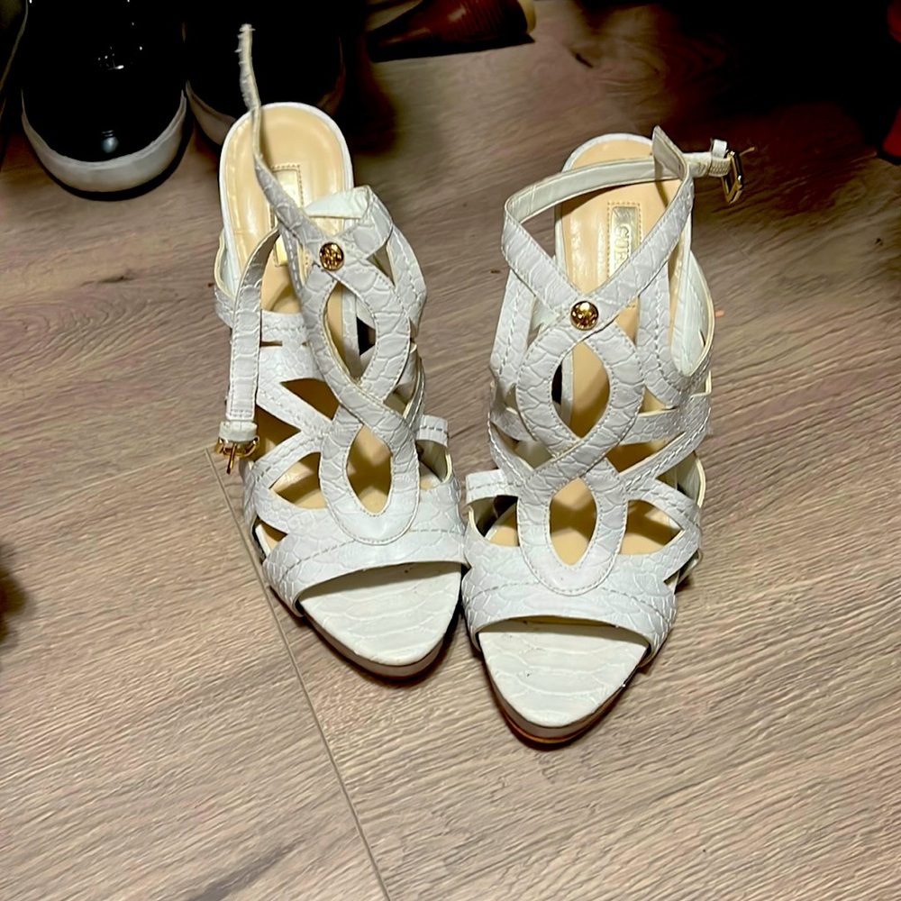 White 5in guess heels